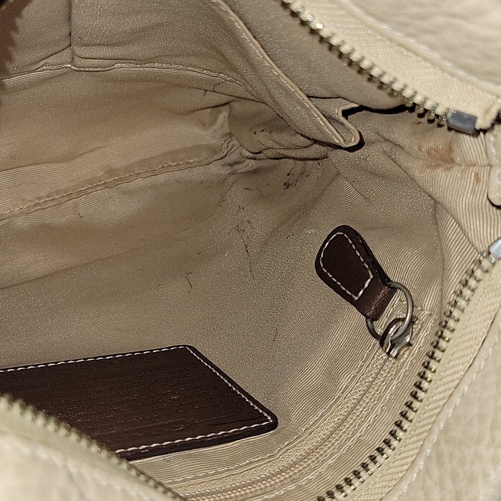 Vintage Coach Soho Slim Cream Pebble Leather Hobo Bag with Brown Accents - Picture 10 of 16